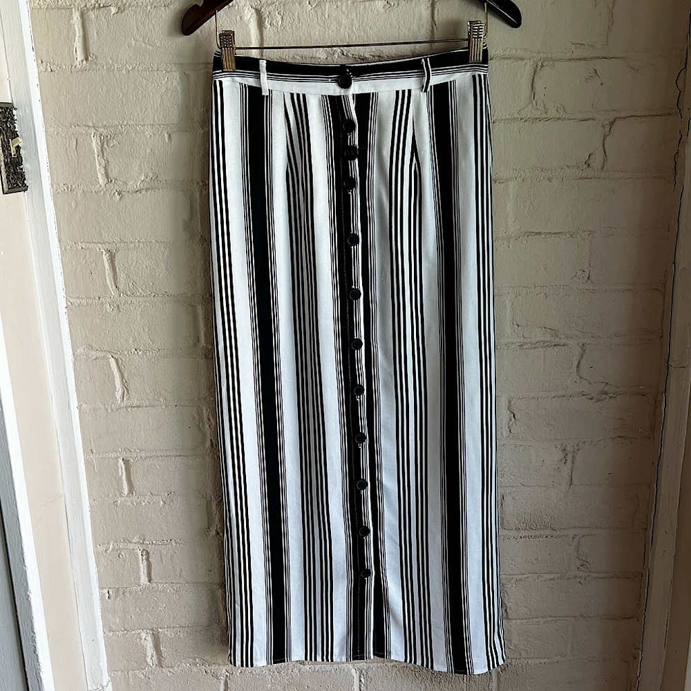 Forever 21 black & white vertical stripped button up maxi boho skirt size